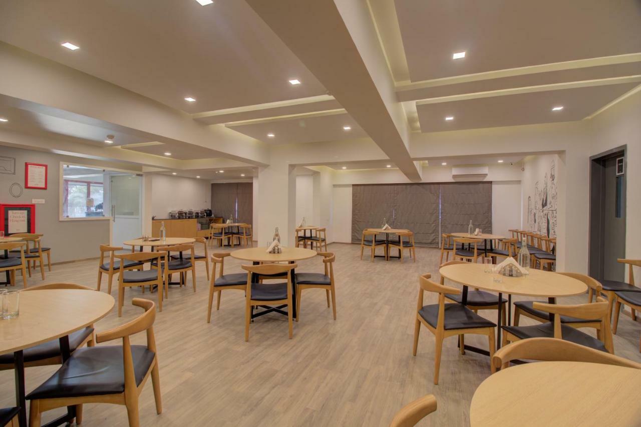 Townhouse Oak Kopar Khairane Navi Mumbai Formerly Ivy Hotel Экстерьер фото